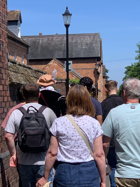 A tour of Warwick with Queen Elizabeth's secret lover - Meeting Robert Dudley outside Warwick Castle