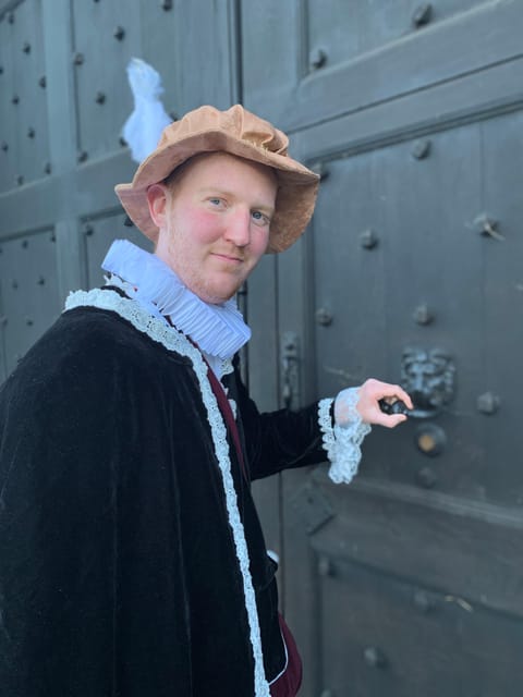 A tour of Warwick with Queen Elizabeth's secret lover - The refreshment stop adds welcome breathing room