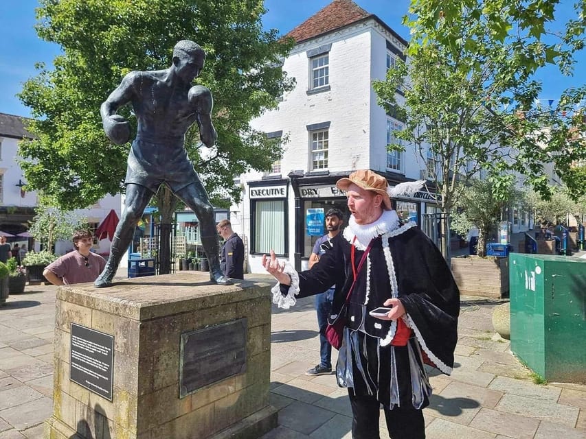 A tour of Warwick with Queen Elizabeth's secret lover - Tudor scandal, royal secrets, and a lighter tone
