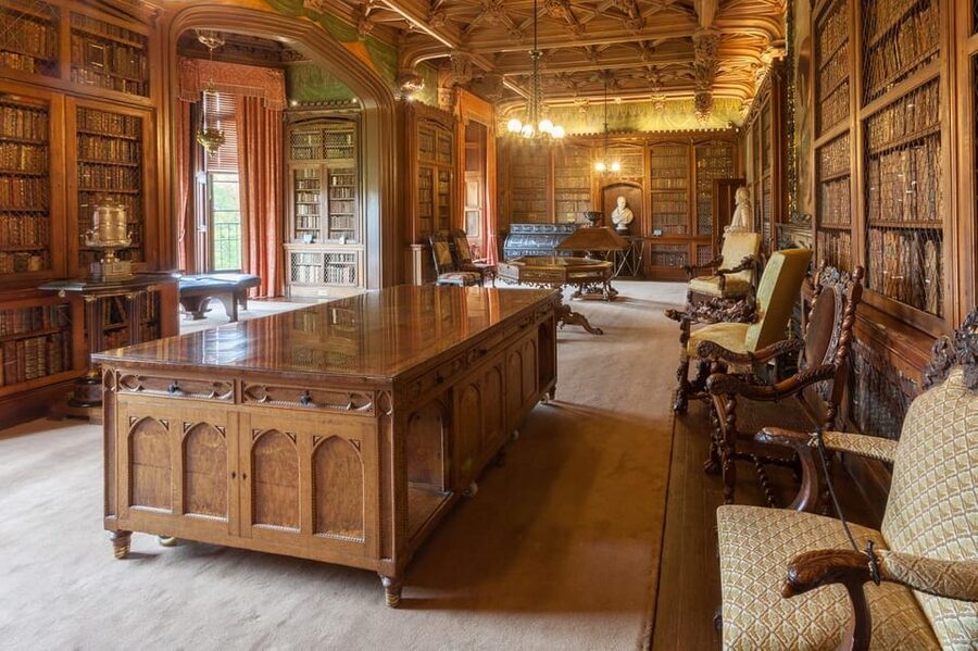 Abbotsford: House, Chapel and Garden Ticket - Three outdoor rooms in the formal gardens