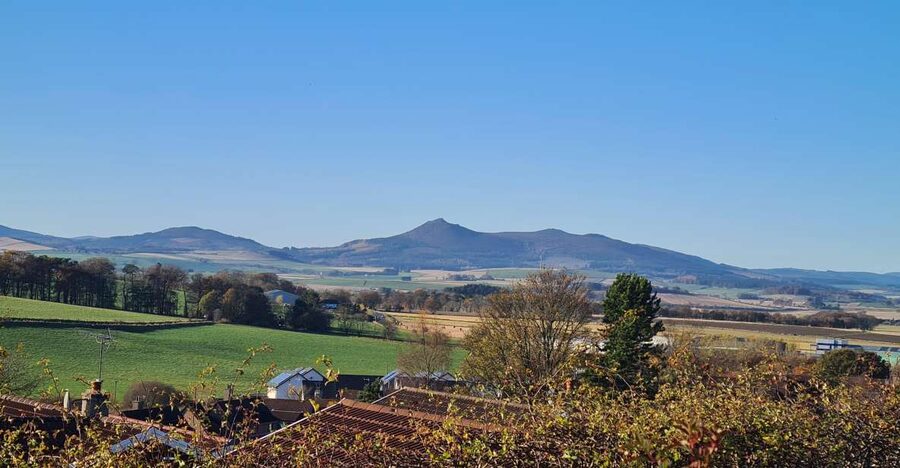 Aberdeen's Ancient Heritage and Folklore Tour - The guide can make or break a day like this