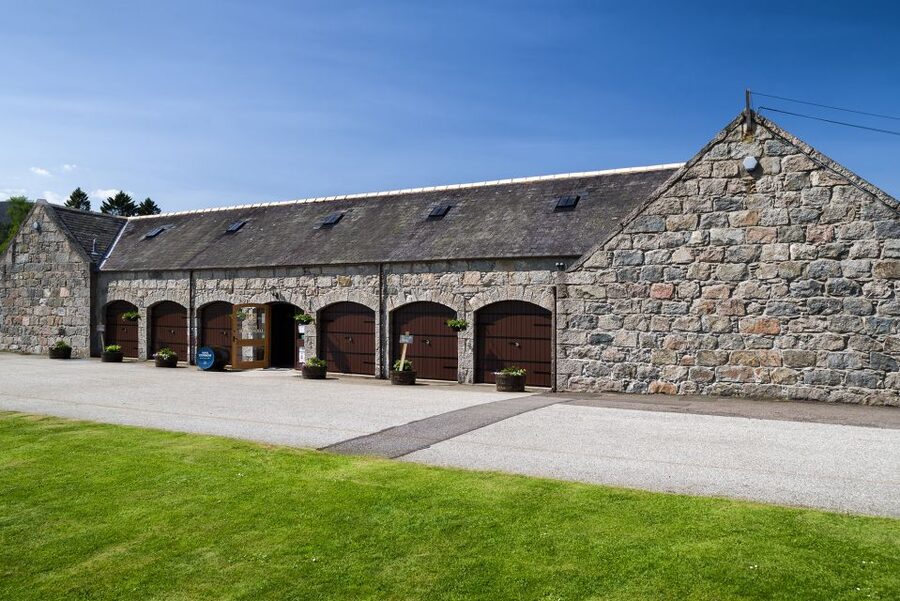 Aberdeen, Shire Castle & Distillery Private Group Day Tour - Why a private Aberdeenshire day works well