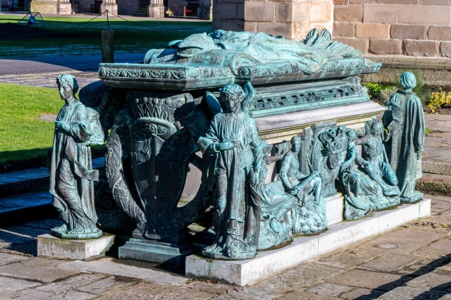 Aberdeenshire: Private Half Day Castle & Historic Areas Tour - Old Aberdeen: stone streets and St Machar’s Cathedral