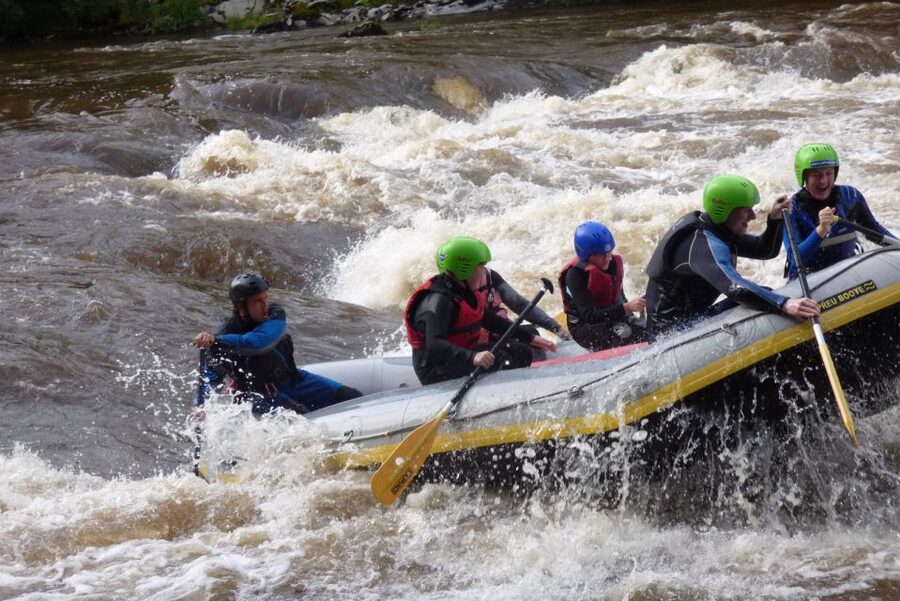 Aberfeldy: Rafting on the River Tay - Guides who keep the group together