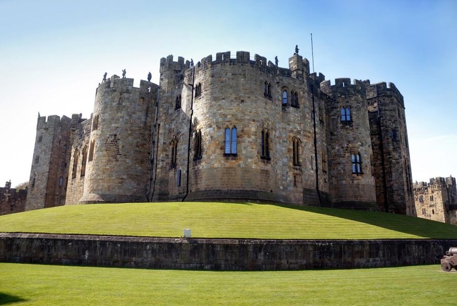 Alnwick Castle and Scottish Borders Tour from Edinburgh - Should you book the Alnwick and Scottish Borders tour?
