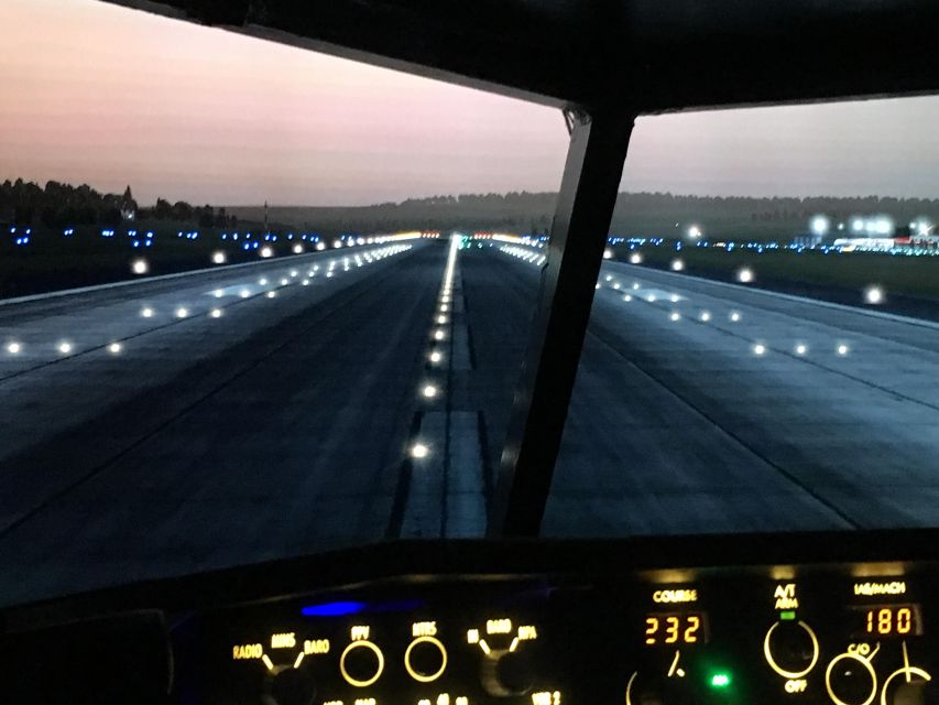 BARNSLEY(60 MINS BOEING 737 FLIGHT SIMULATOR EXPERIENCE) - Who will enjoy this most?