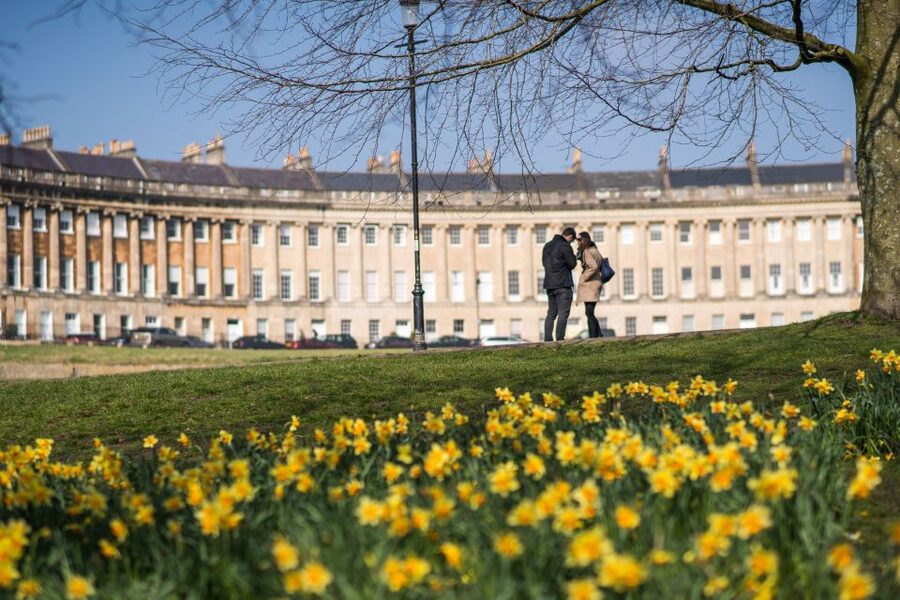 Bath: Bridgerton Filming Locations Walking Tour with Music - Bath Street, Abbey Green, and the show’s city scenes
