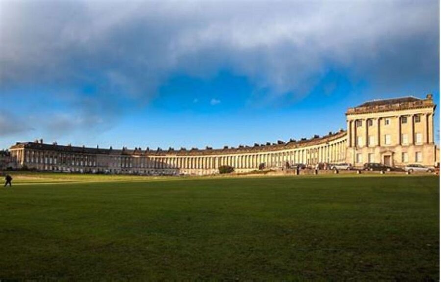 Bath: Local Pubs & Historic Sights Walking Tour (3h) - The first pub stop and Bath’s drinking culture