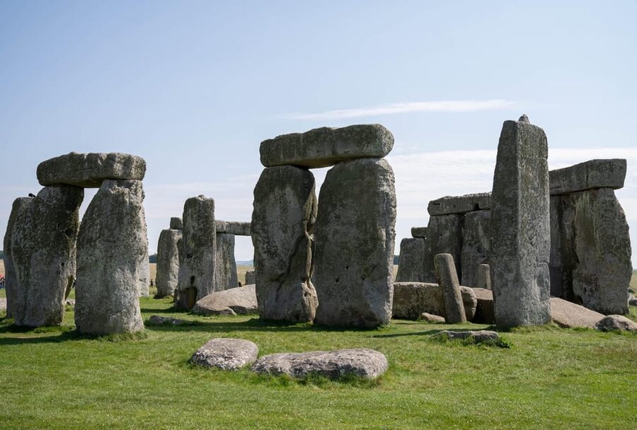 Bath & Stonehenge Private Luxury Day Tour From London - Crossing Salisbury Plain toward Stonehenge