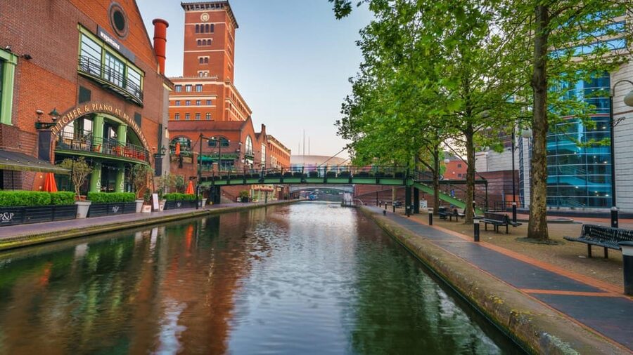 Birmingham: City Walking Tour and Exploration Game - What the $37 group price really offers