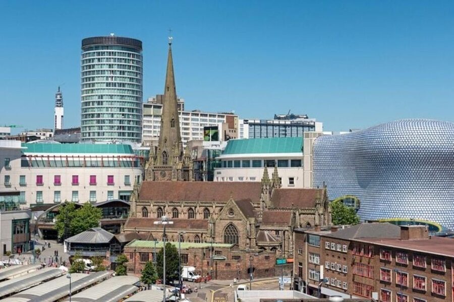 Birmingham : Must-see Attractions Private Walking Tour - Roundhouse Birmingham and the canal-side finish