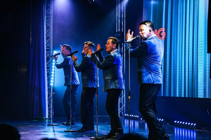 Blackpool: The Jersey Beats - Oh What A Nite! Music Show - Arriving on Church Street at 7:15 PM