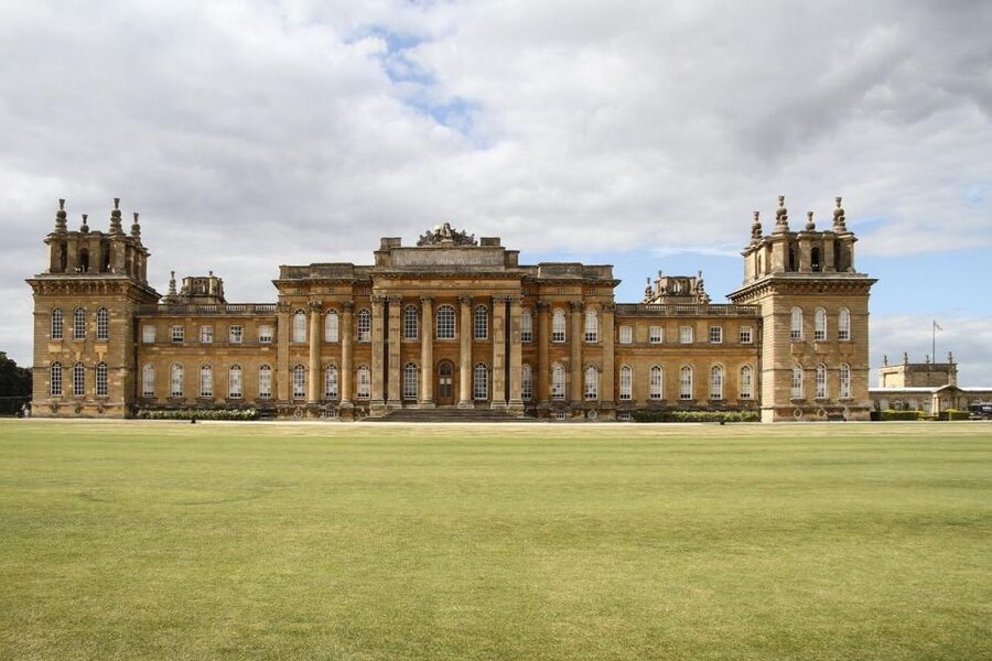 Blenheim Palace and Cotswold Private Tour with pass - Bibury and its famous stone cottages