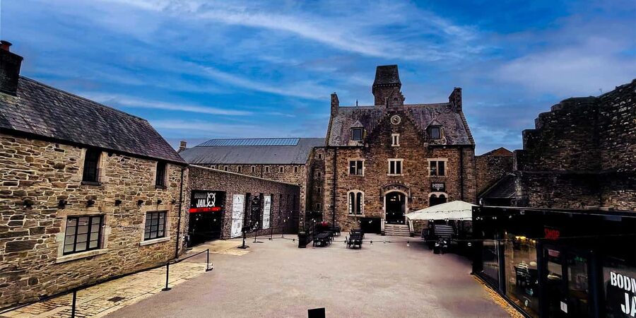 Bodmin: Bodmin Jail Entry Ticket & Dark Walk - Walking the original Naval Wing