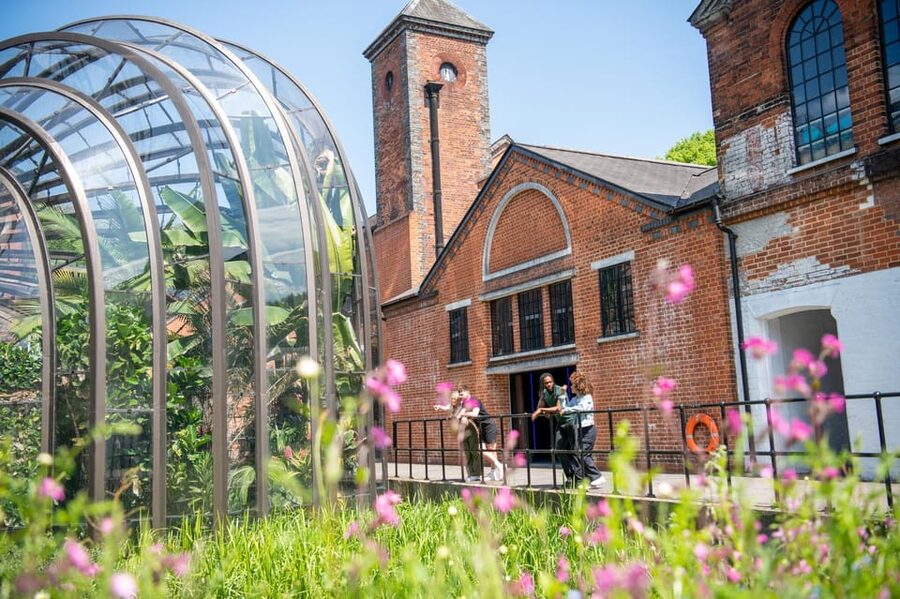 Bombay Sapphire Gin Distillery Tour - Starting with gin at the Turbine Bar