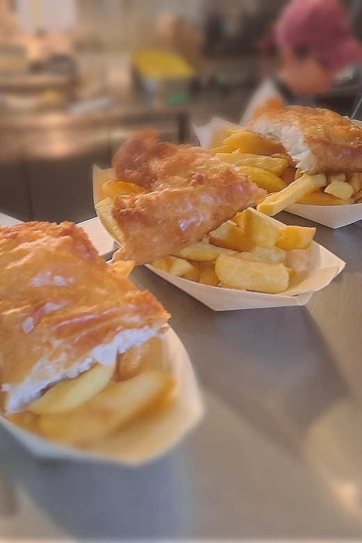 Borough Market London Bridge & Fish & Chips - Southwark Cathedral and the road to Borough Market