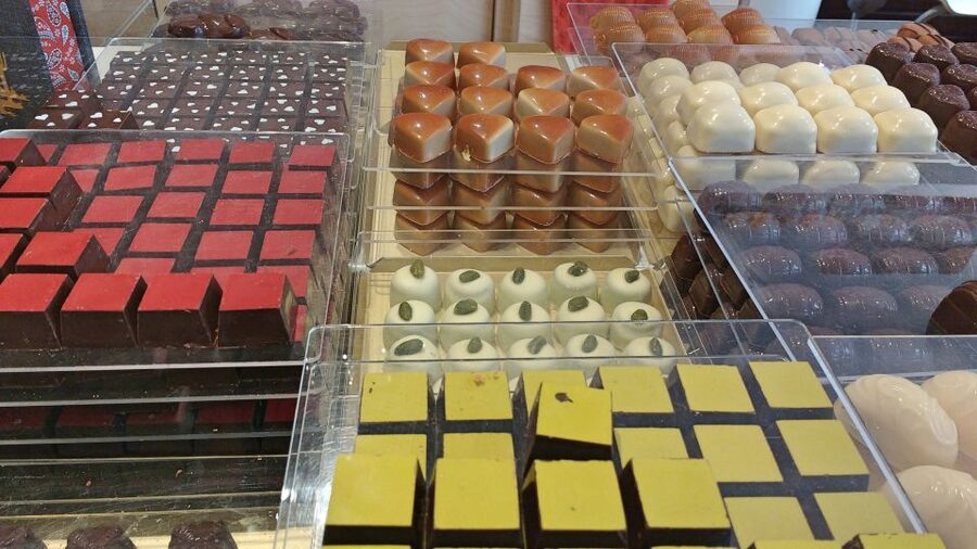 Brighton: Guided Chocolate Tour with Tastings - Sampling chocolates, truffles, doughnuts, and more