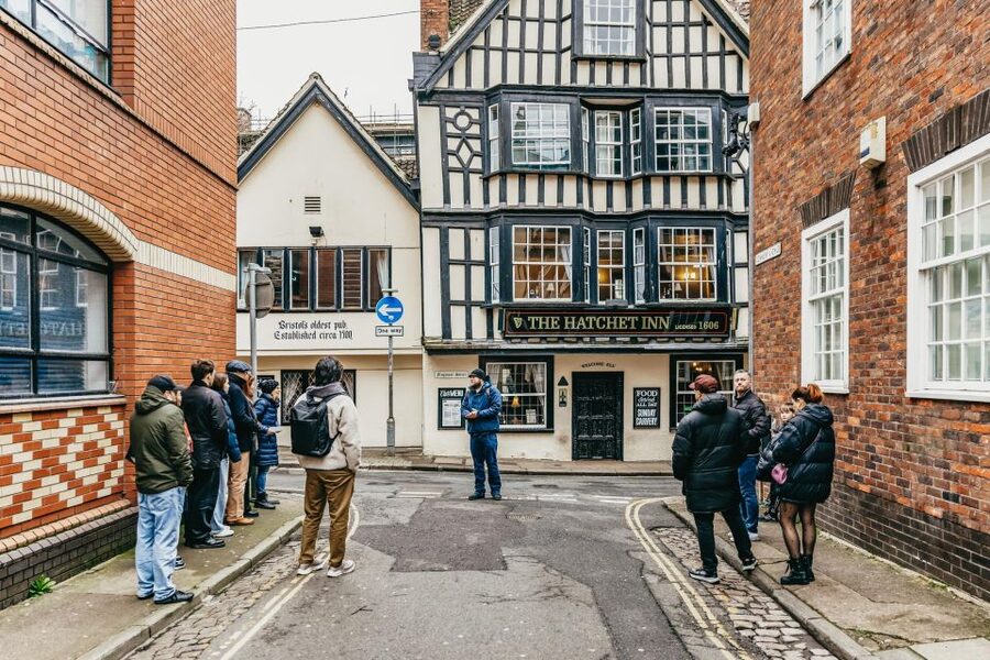 Bristol: Blackbeard to Banksy Guided Walking Tour - Llandoger Trow and Bristol’s characters