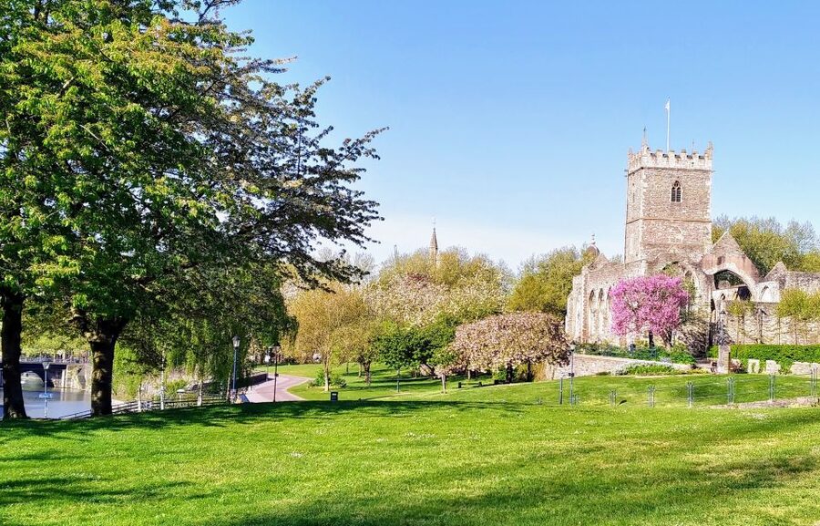 Bristol: Self-Guided Sightseeing Audio Tour - The Old City and Saint Nicholas Market