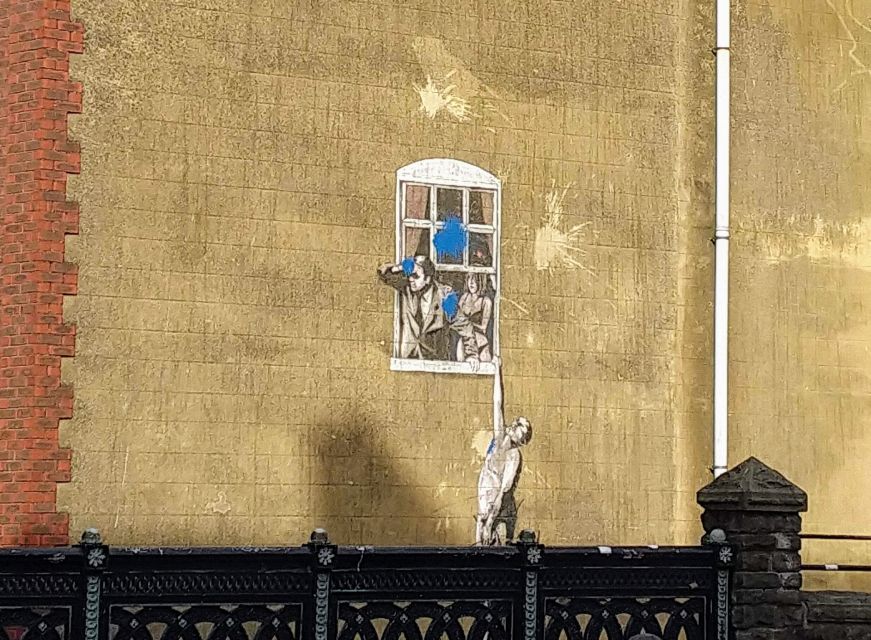 Bristol: Self-Guided Sightseeing Audio Tour - Street art, See No Evil, and the Christmas Steps