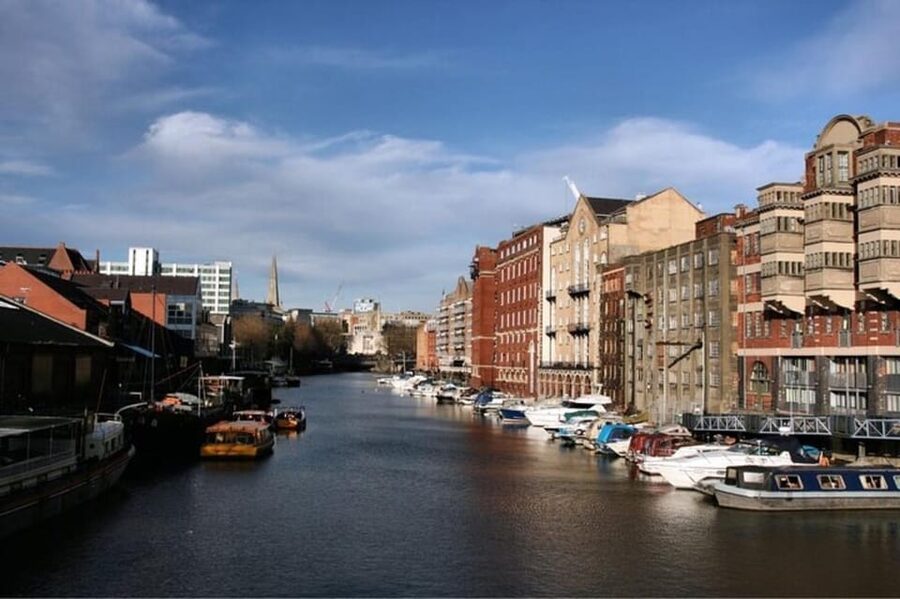 Bristol : Sightseeing Custom Tour with a Local Guide - How the three-hour schedule feels