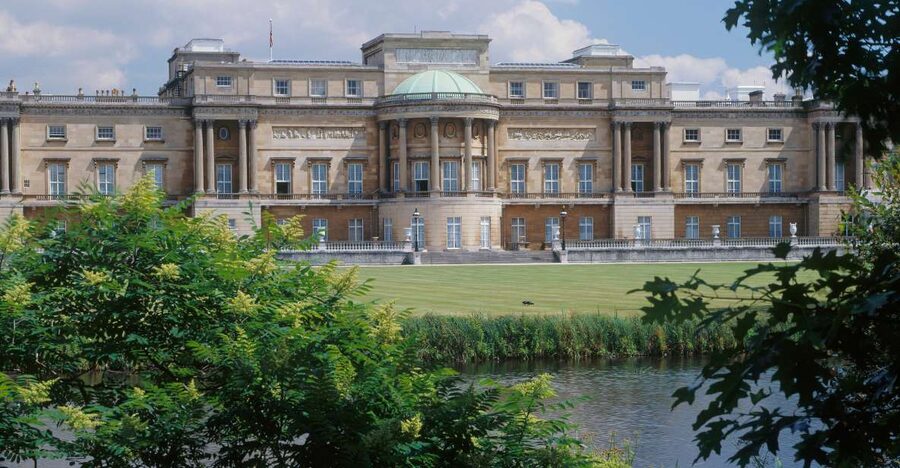 Buckingham Palace and Stonehenge Tour - Meeting at Buckingham Palace at 9:45 a.m.