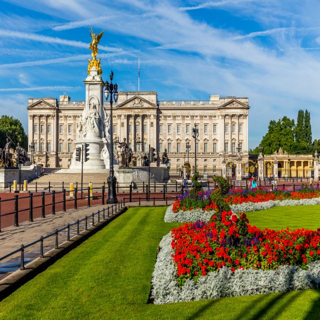 Buckingham Palace Exterior and Royal History Private Tour - St James’s Park and the Diana memorial route