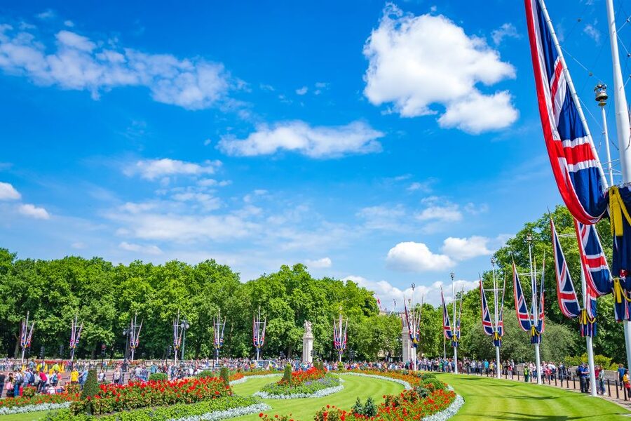 Buckingham Palace Exterior and Royal History Private Tour - Admiralty Arch and the route toward Horse Guards Parade