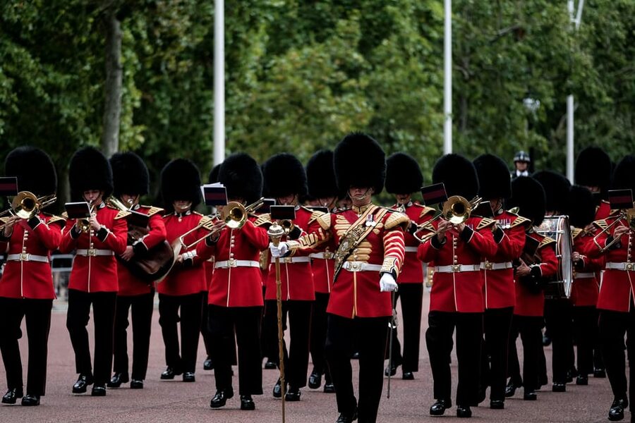 Buckingham Palace Visit and Changing of the Guard Tour - Key points about this royal London tour