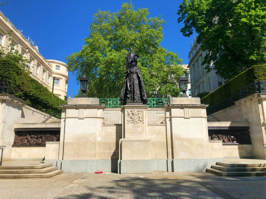 Buckingham Palace Visit and Changing of the Guard Tour - Why this tour works as a royal London introduction