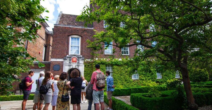 Cambridge: 2-Hour Private University Walking Tour - What two hours can realistically cover