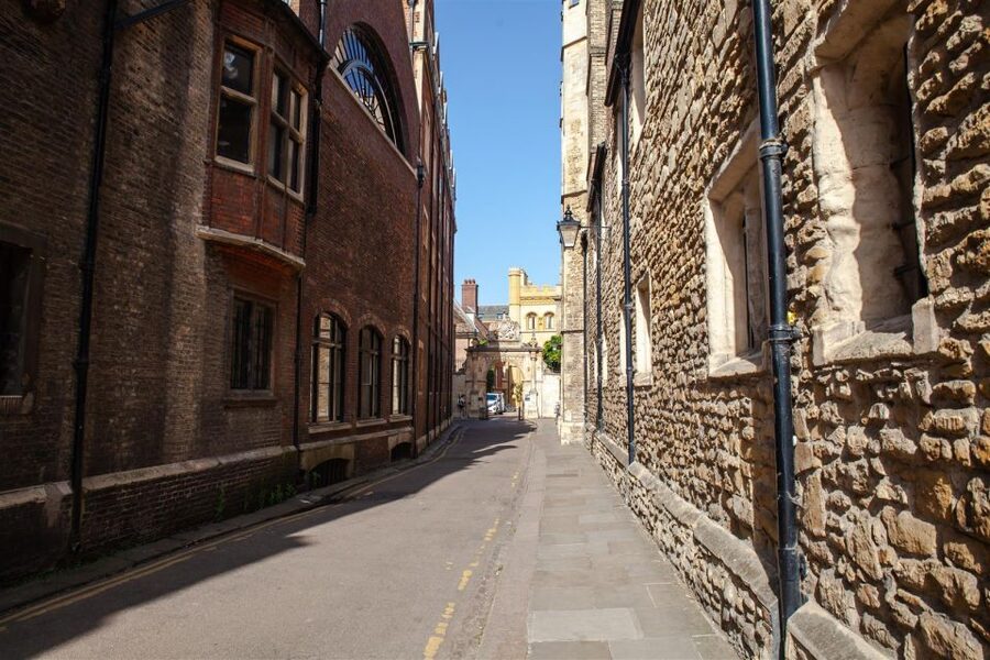 Cambridge: 2-Hour Private University Walking Tour - Science at Cambridge’s best-known laboratory