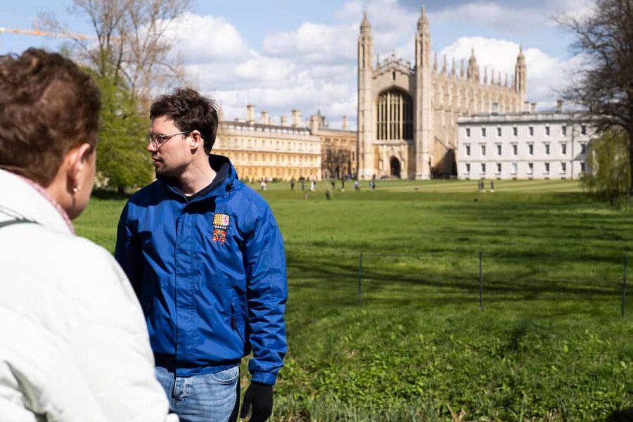 Cambridge: Alumni-Led Walking & Punting Tour w/Kings College - The 90-minute walk through Cambridge colleges