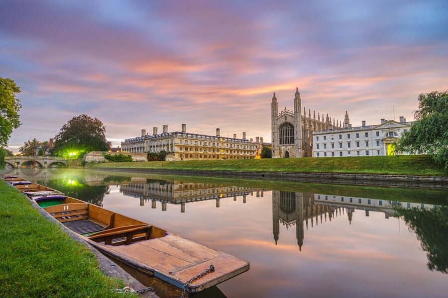 Cambridge: Chauffeured Punting Tour - From Jesus Green to the River Cam