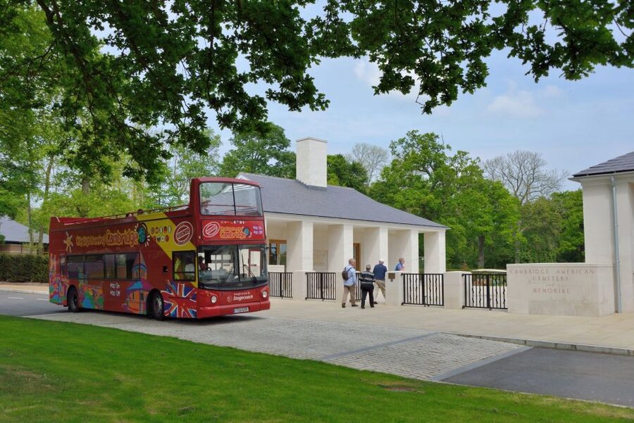 Cambridge: City Sightseeing Hop-On Hop-Off Bus Tour - Starting on Silver Street and seeing the historic core