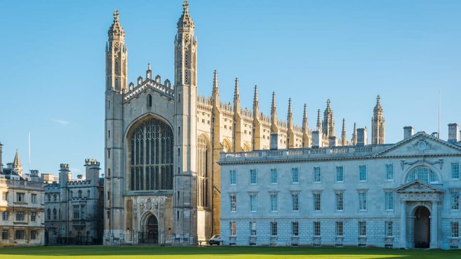 Cambridge: City Walking Tour & Exploration Game - How the puzzles and challenges work
