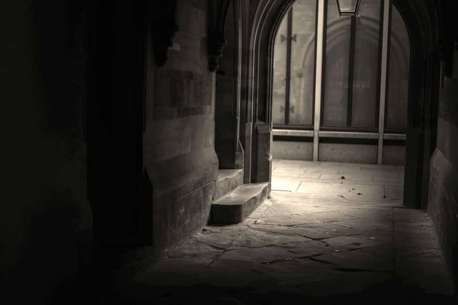 Cambridge: Ghost Tour Led by University Alumni Guide - Why a student or graduate guide changes the experience