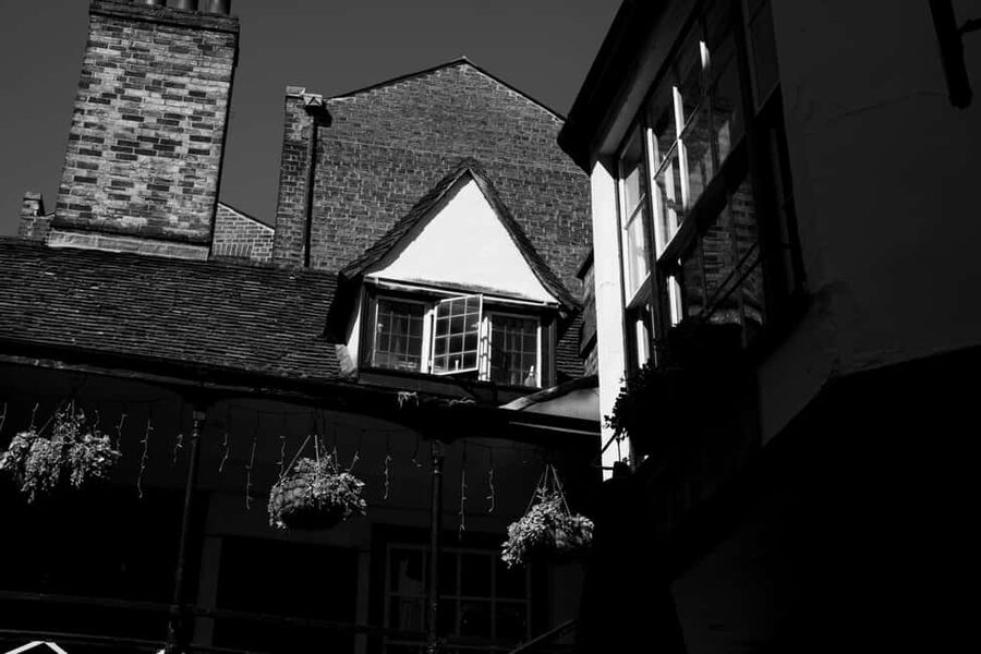 Cambridge: Ghost Tour Led by University Alumni Guide - Market Hill and the city’s public past