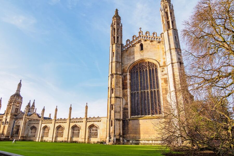 Cambridge: Guided River Cam Punting Tour - Cushions, blankets, and the pace of the water