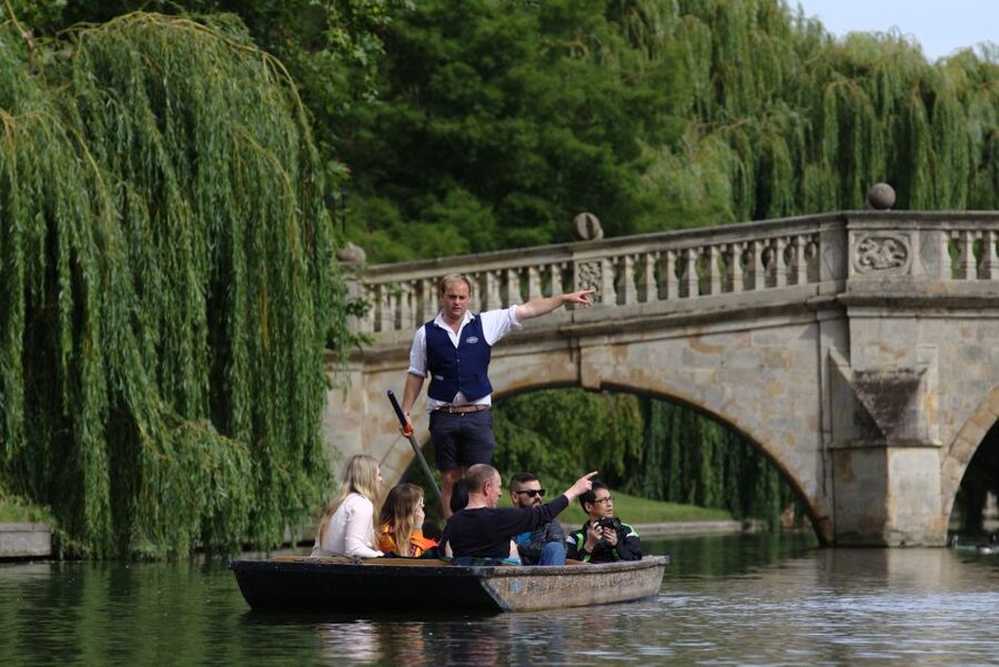 Cambridge: Guided Shared River Punting Tour - King’s College Chapel and the first grand views