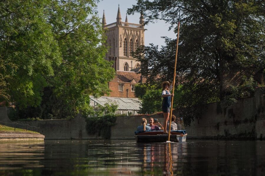 Cambridge: Guided Shared River Punting Tour - The Mathematical Bridge and Queens’ College stories