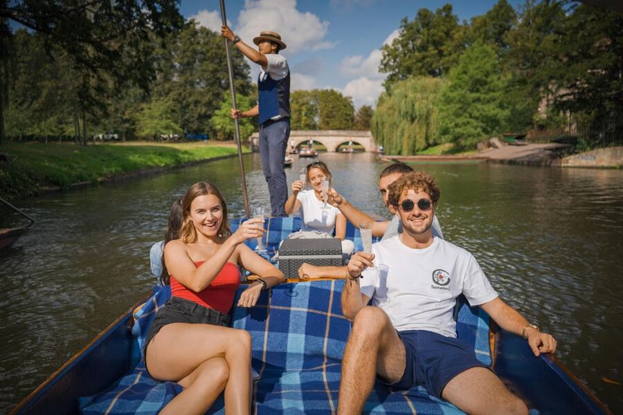 Cambridge: Guided Shared River Punting Tour - Blankets, umbrellas, and the weather question