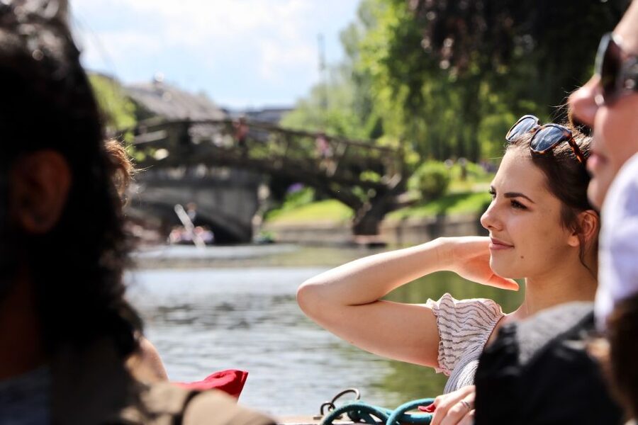 Cambridge: Private Chauffeured Punting Tour - King’s College Chapel and the Bridge of Sighs
