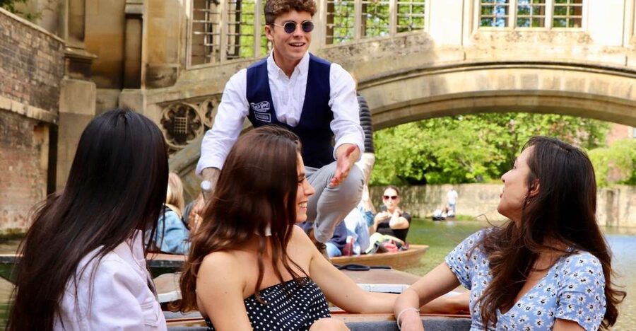 Cambridge: Private Chauffeured Punting Tour - What a private group changes