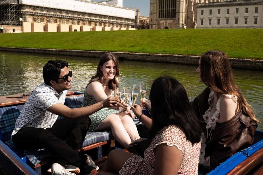 Cambridge: Punting Tour on the River Cam - Kitchen Bridge and St John’s College