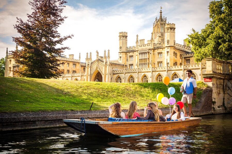 Cambridge: Shared Punting Tour with Guide - Why Cambridge’s famous backs are best seen by punt