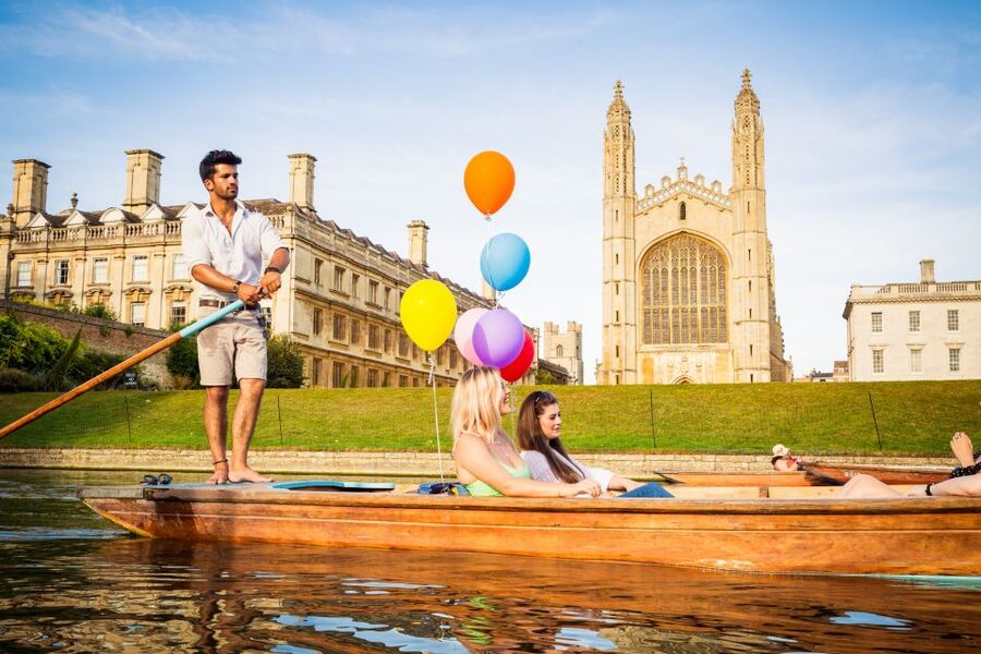 Cambridge: Shared Punting Tour with Guide - From Jesus Green Moorings to Magdalene College