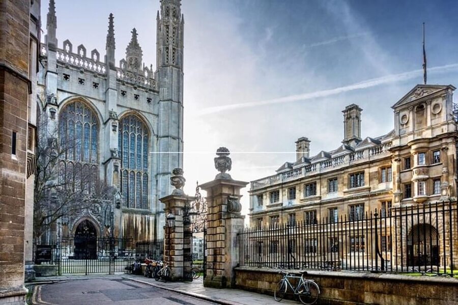 Cambridge: Sightseeing Walking Tour with a Local Guide - Stories that give the architecture meaning