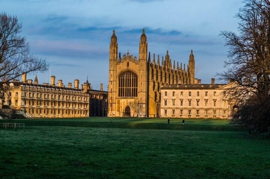 Cambridge: Sightseeing Walking Tour with a Local Guide - Timing, walking, and accessibility