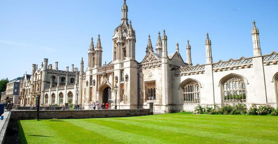 Cambridge: University Alumni Tour with Kings College Option - The oldest church, college, and scientific milestones